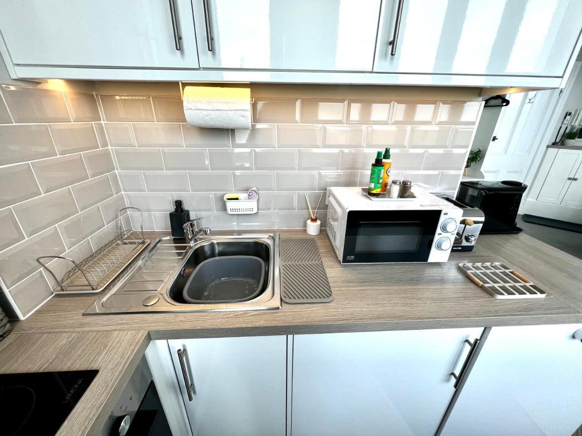 Beachfront Compact Coastal Crib, Direct Sea Views & Air Conditioning Littlestone-on-Sea Exteriör bild