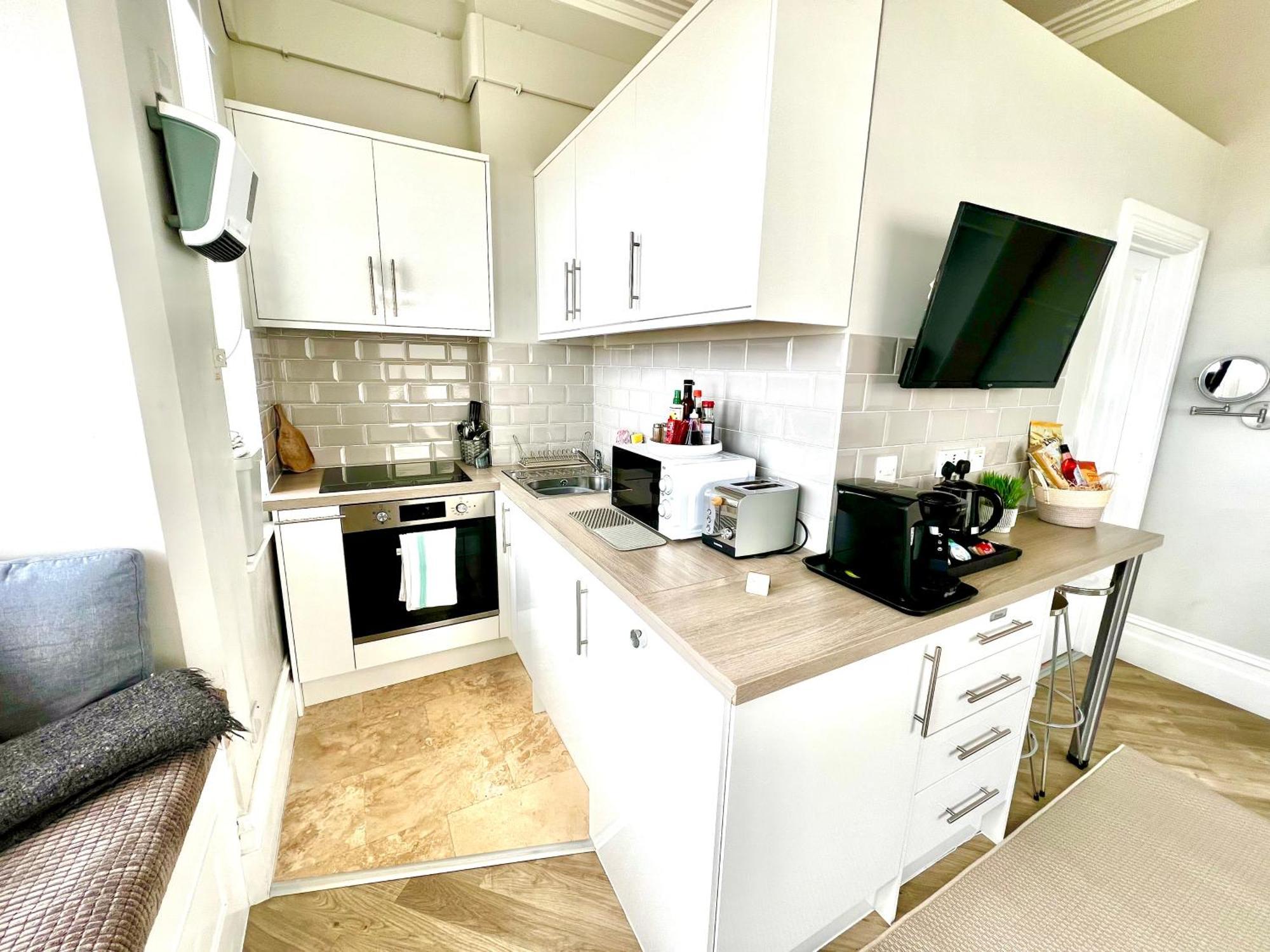 Beachfront Compact Coastal Crib, Direct Sea Views & Air Conditioning Littlestone-on-Sea Exteriör bild