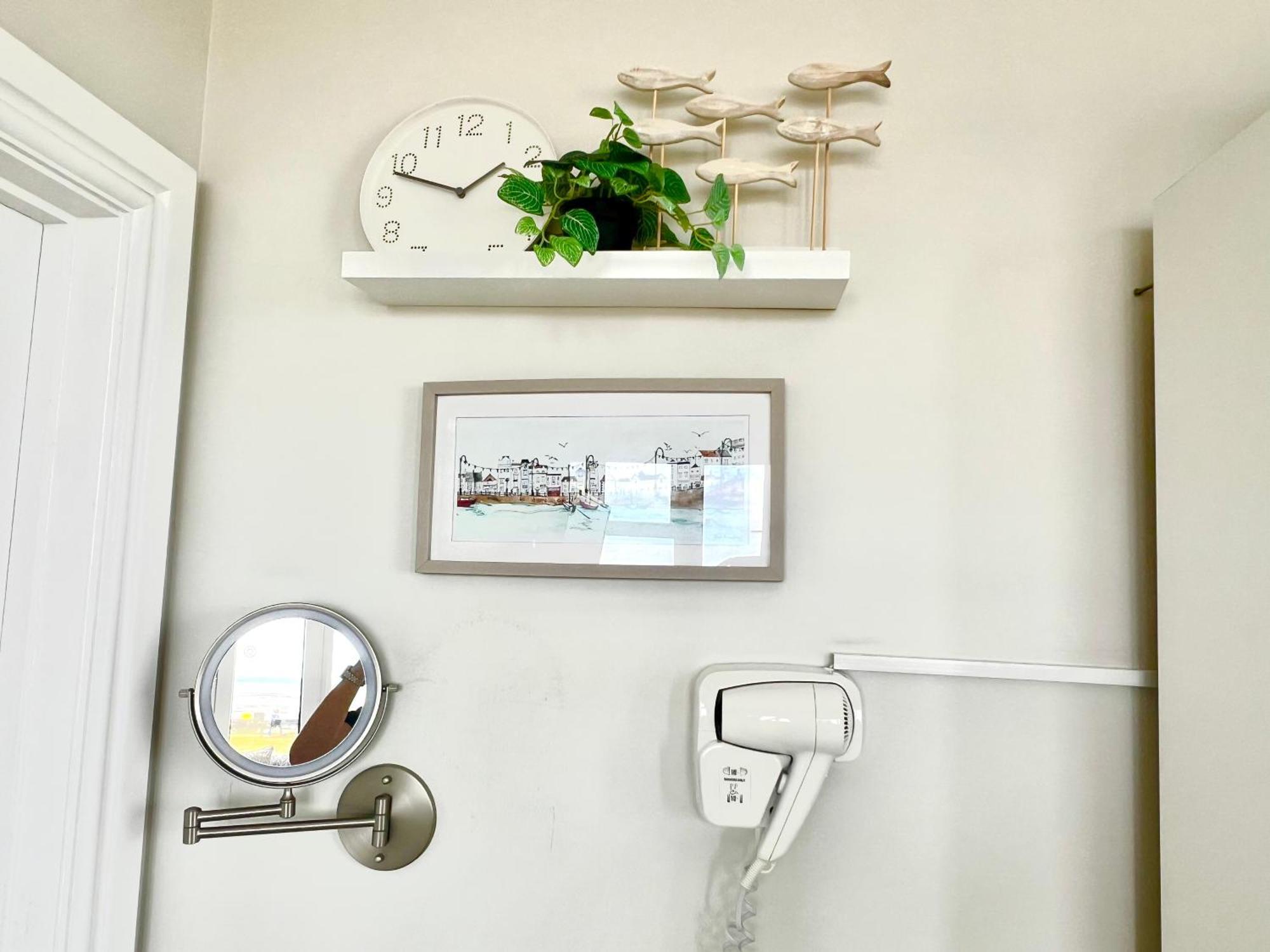Beachfront Compact Coastal Crib, Direct Sea Views & Air Conditioning Littlestone-on-Sea Exteriör bild