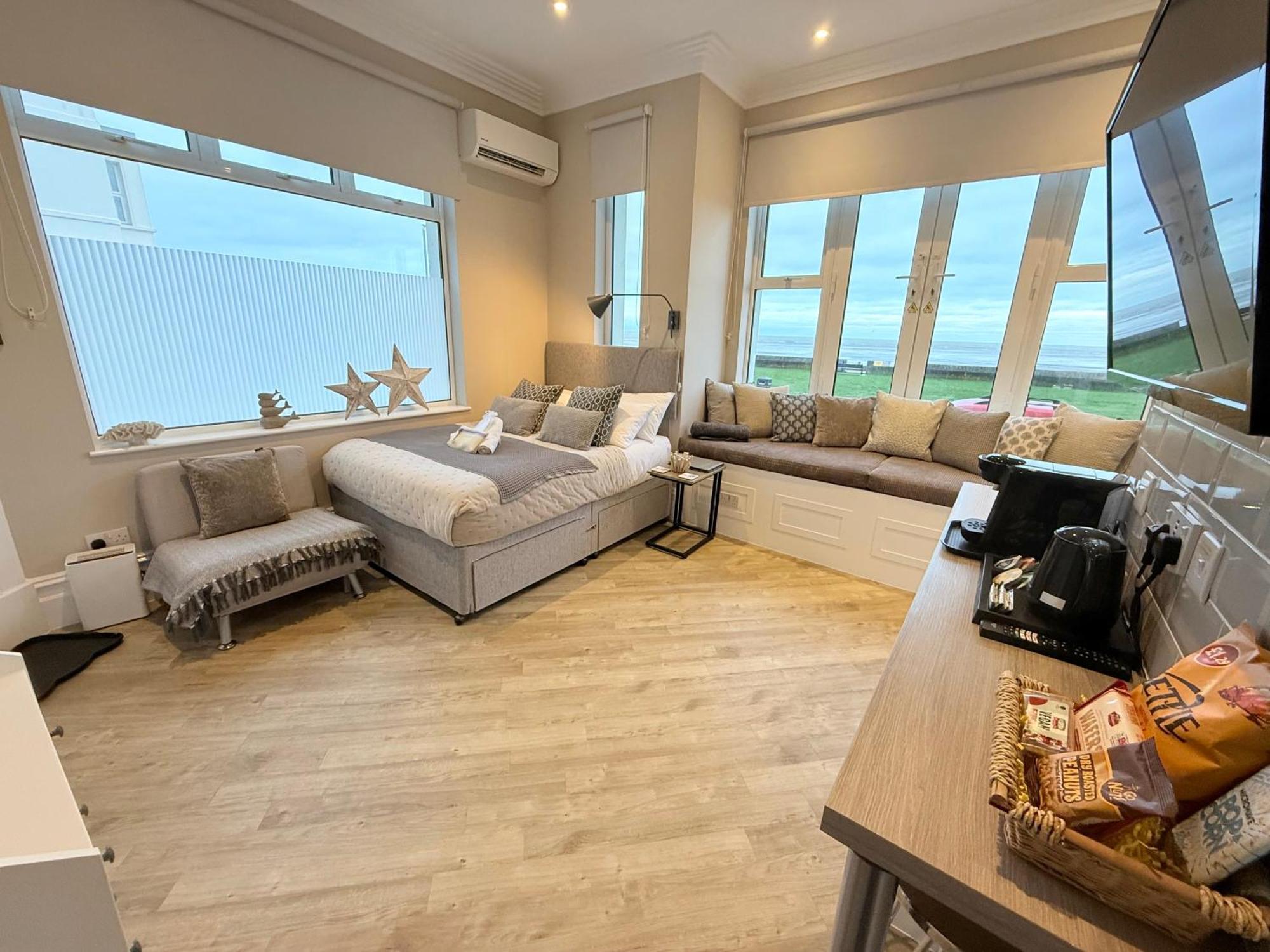 Beachfront Compact Coastal Crib, Direct Sea Views & Air Conditioning Littlestone-on-Sea Exteriör bild