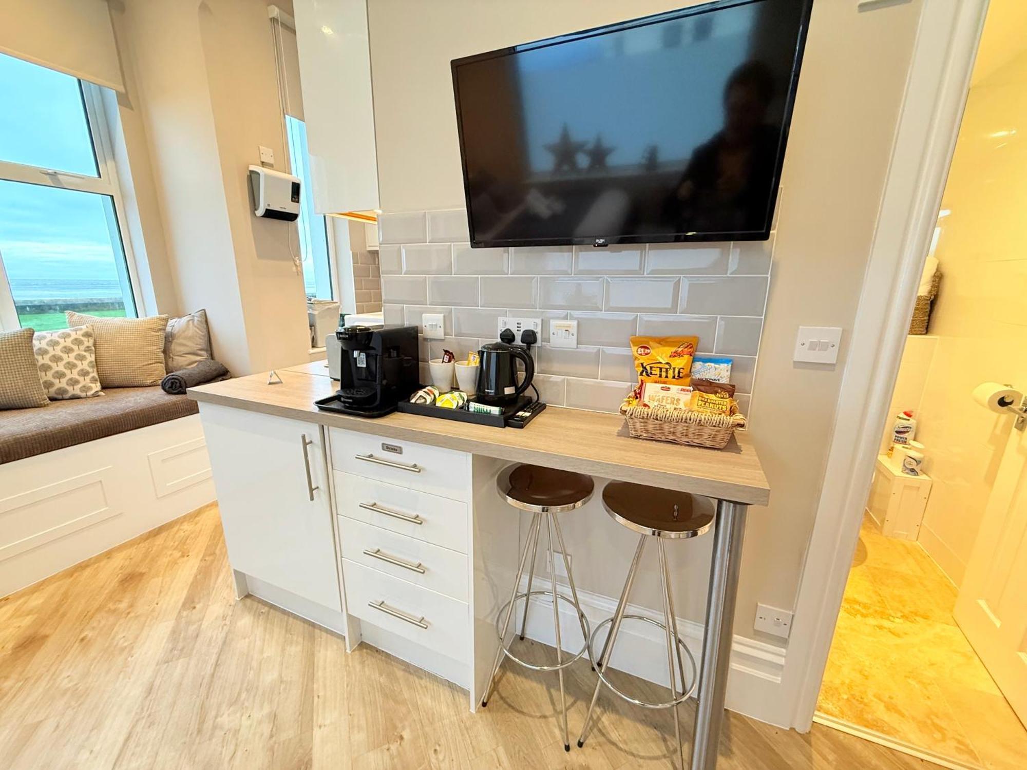 Beachfront Compact Coastal Crib, Direct Sea Views & Air Conditioning Littlestone-on-Sea Exteriör bild